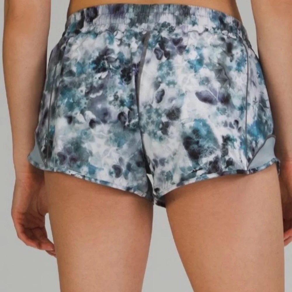 Lululemon Hotty Hot 2.5”